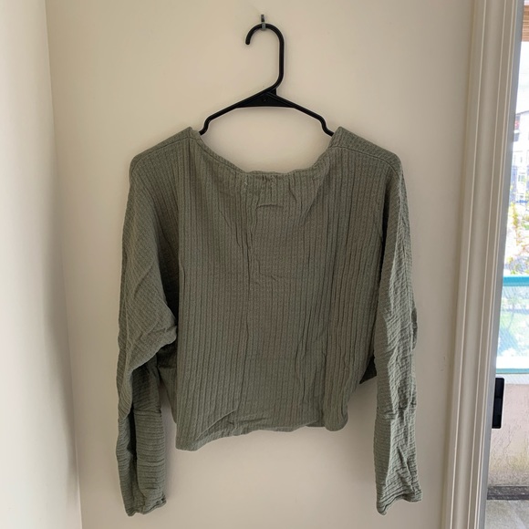 Urban outfitters cropped hook and latch shirt - Picture 2 of 2